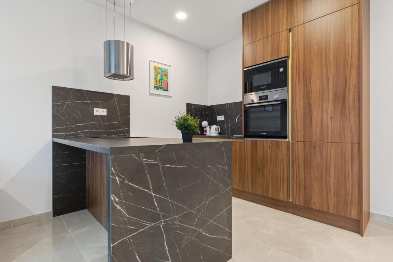 Lam Jegeho Alej - Jacuzzi - Free Parking Apartment Bratislava Bagian luar foto
